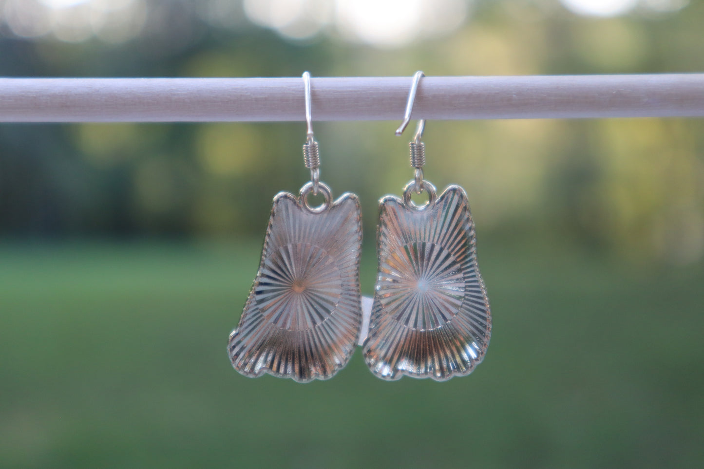 Sitting Cat- Brown/White