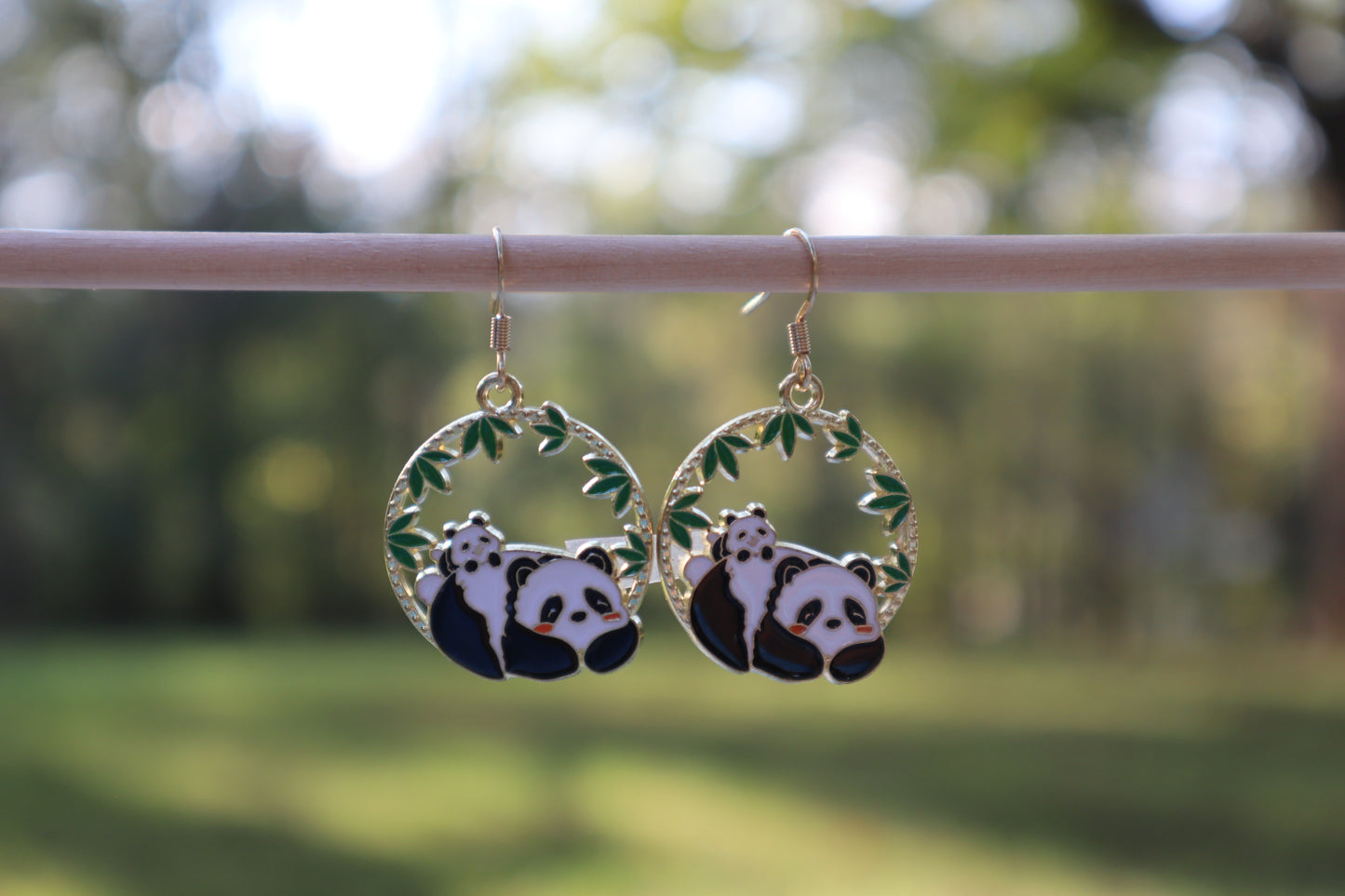 Pandas- Baby on Back