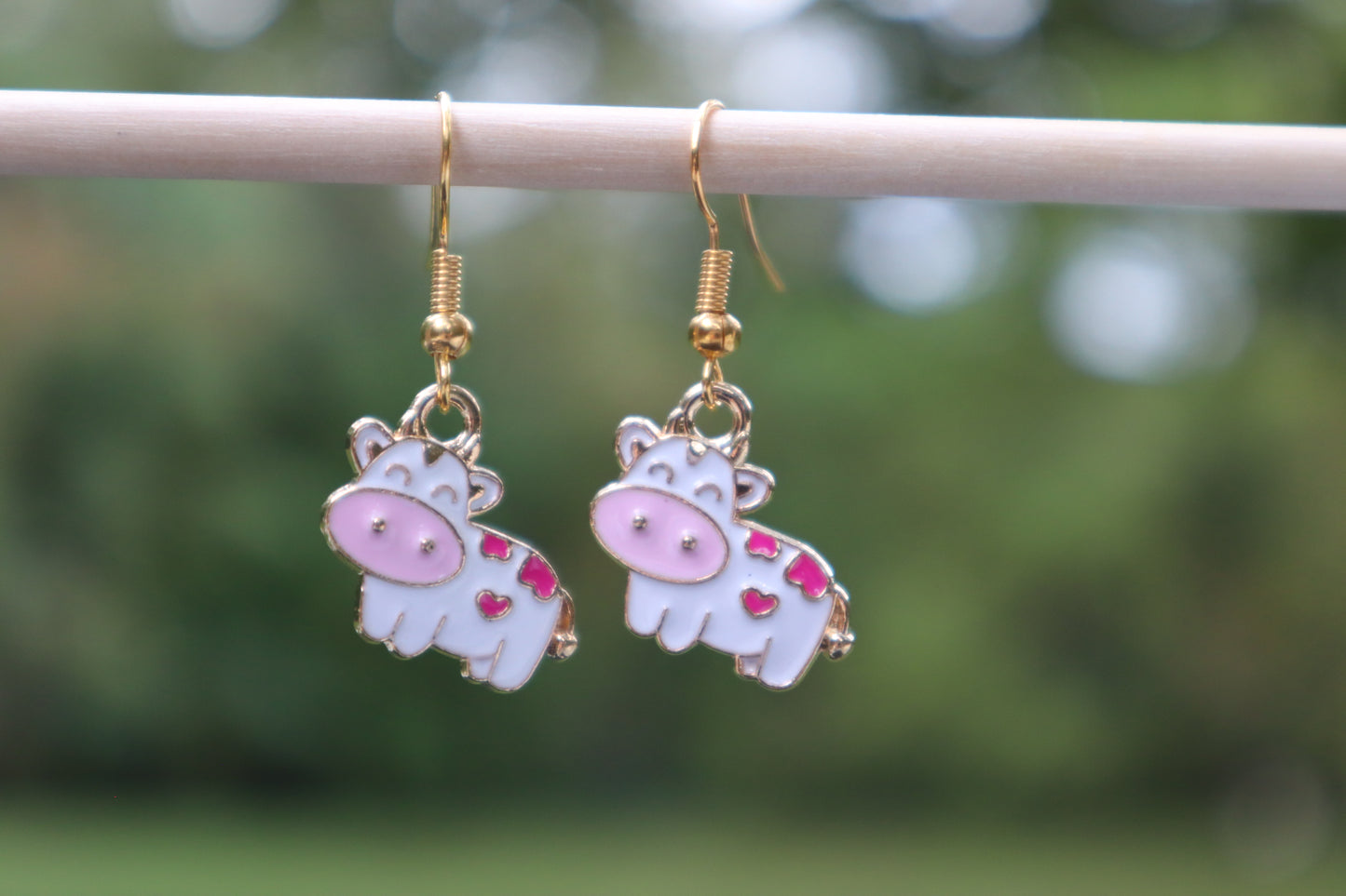 Metal Cows (White & Pink)